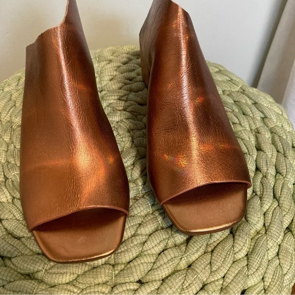 NWOB Kelsi Dagger Brooklyn Sabrale Metallic Cooper Leather Peep Toe Slide Sandal - Picture 3 of 11